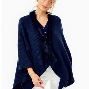 Lilly Pulitzer Rainie Wrap True Navy fur trim One size S, M, L, XL